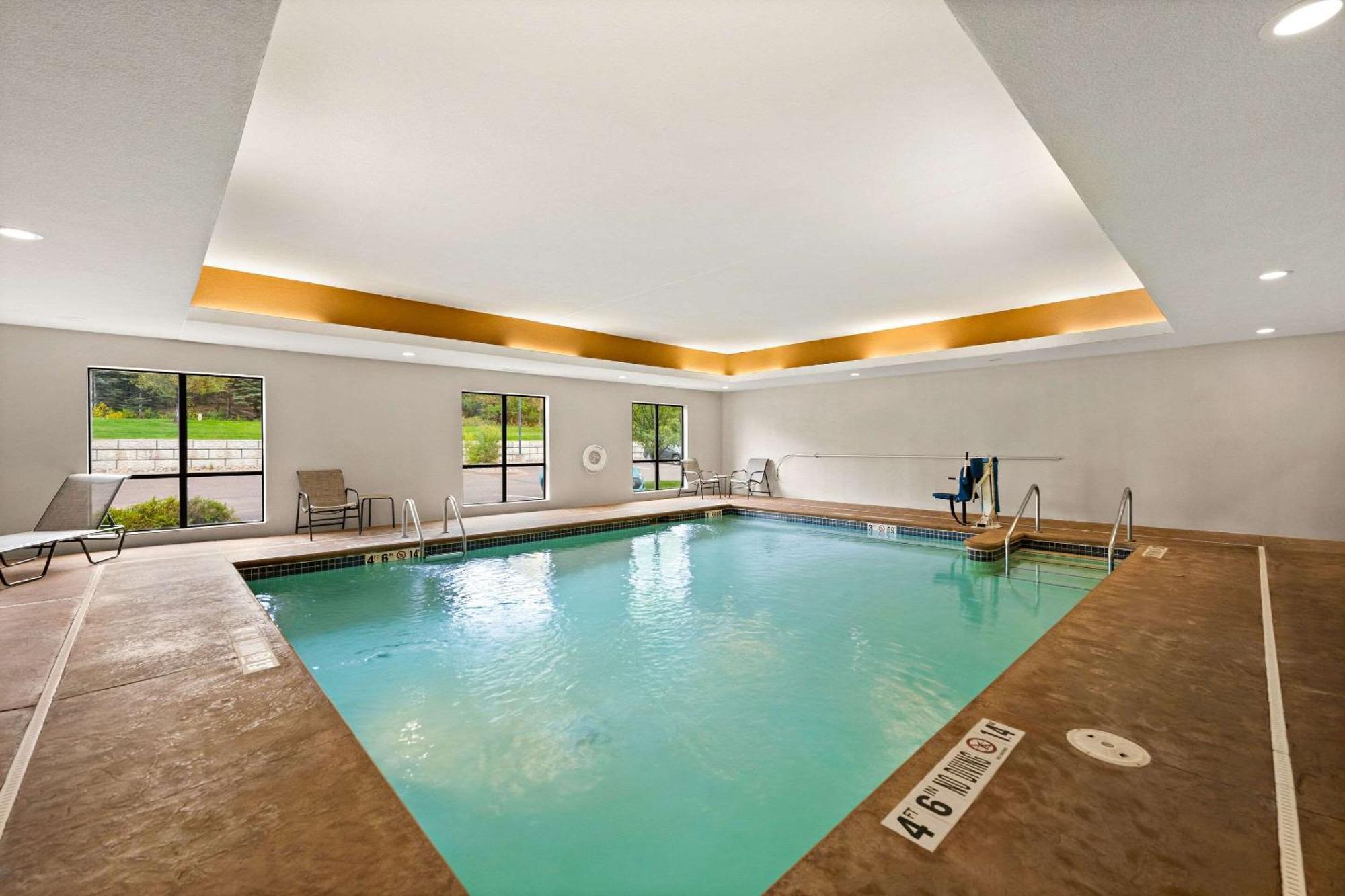 Comfort Suites Hudson I-94 Εξωτερικό φωτογραφία